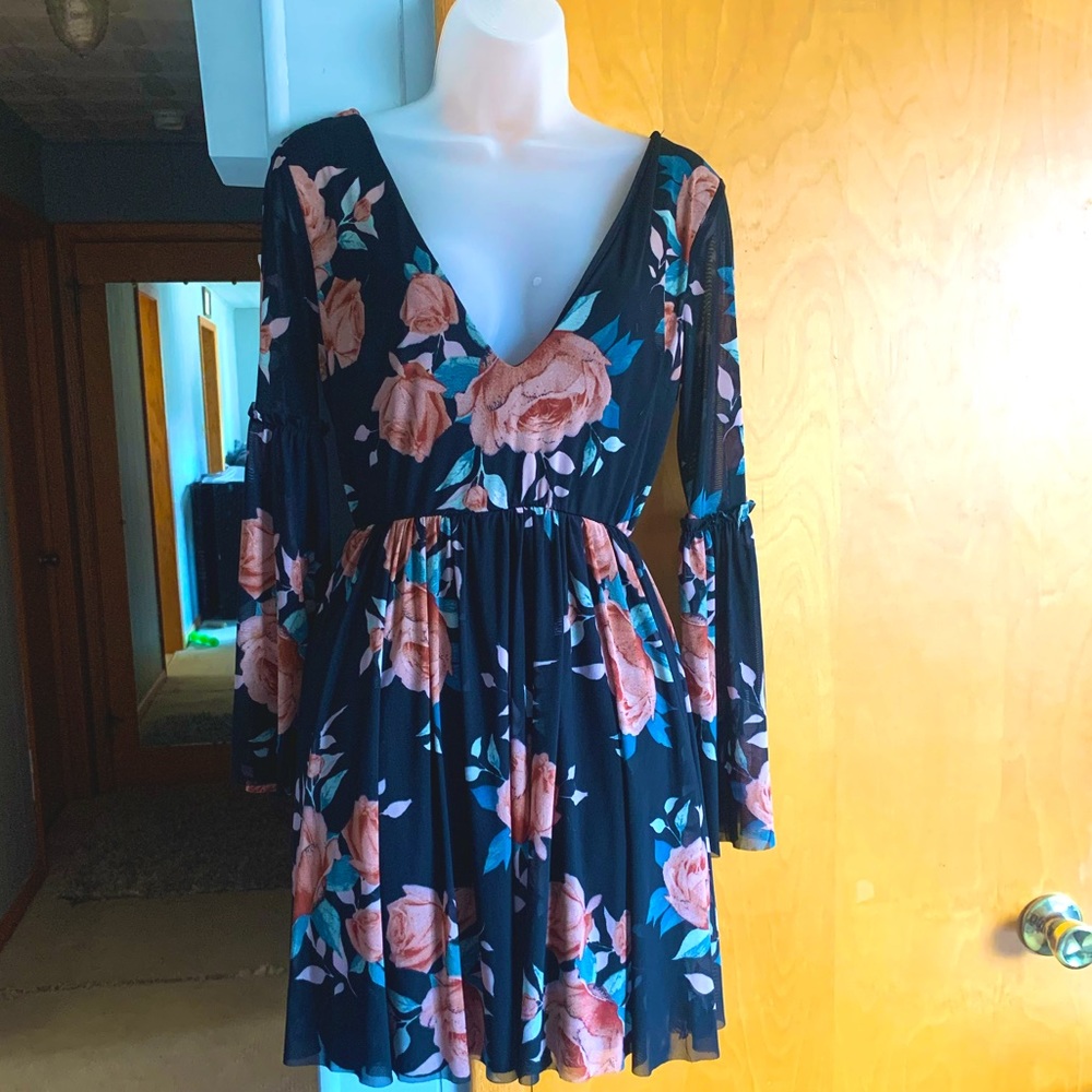 STUNNING DEEP V Bell Sleeve Floral Dress